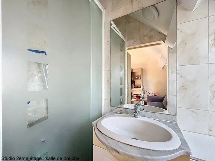 Salles de bain - Studio au Centre de La Hulpe avec Orientation Est-Nord-Est