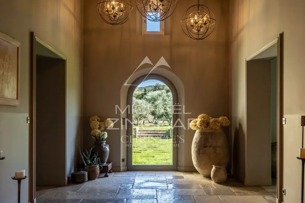 Hallway - Mas with Heated Pool in Alpilles Olive Park
