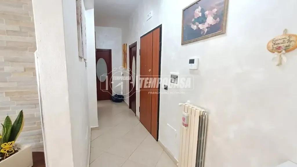 Esik - Fully Renovated Apartment with Terrace in Adelfia
