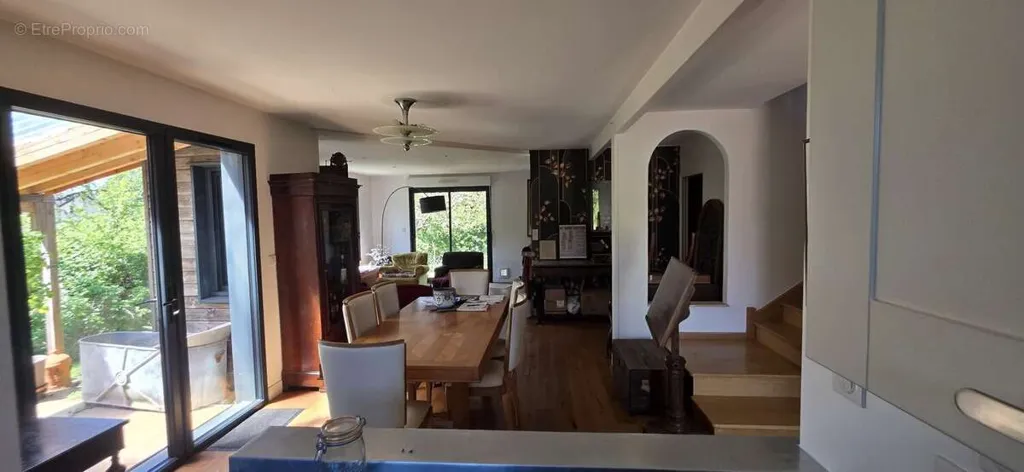 Salle à manger - Maison en Bois avec Terrasse à Saint-Benoît Ermitage