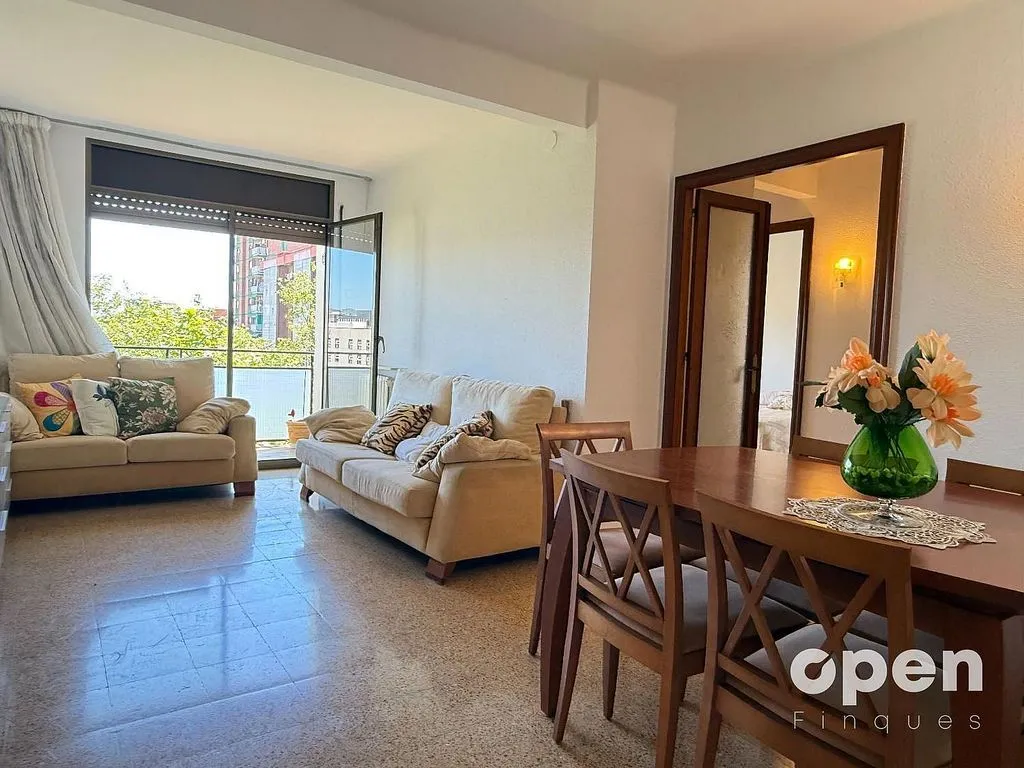 Söögituba - Apartment with Balcony and Terrace in Diagonal Mar