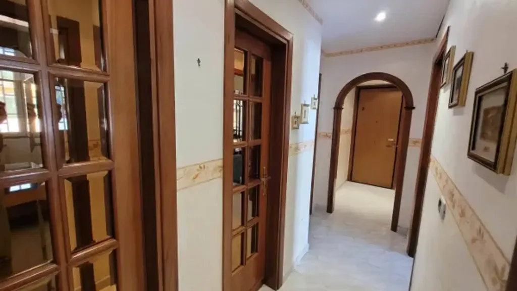 Entrée - Trilocale with Private Outdoor Space in Messina