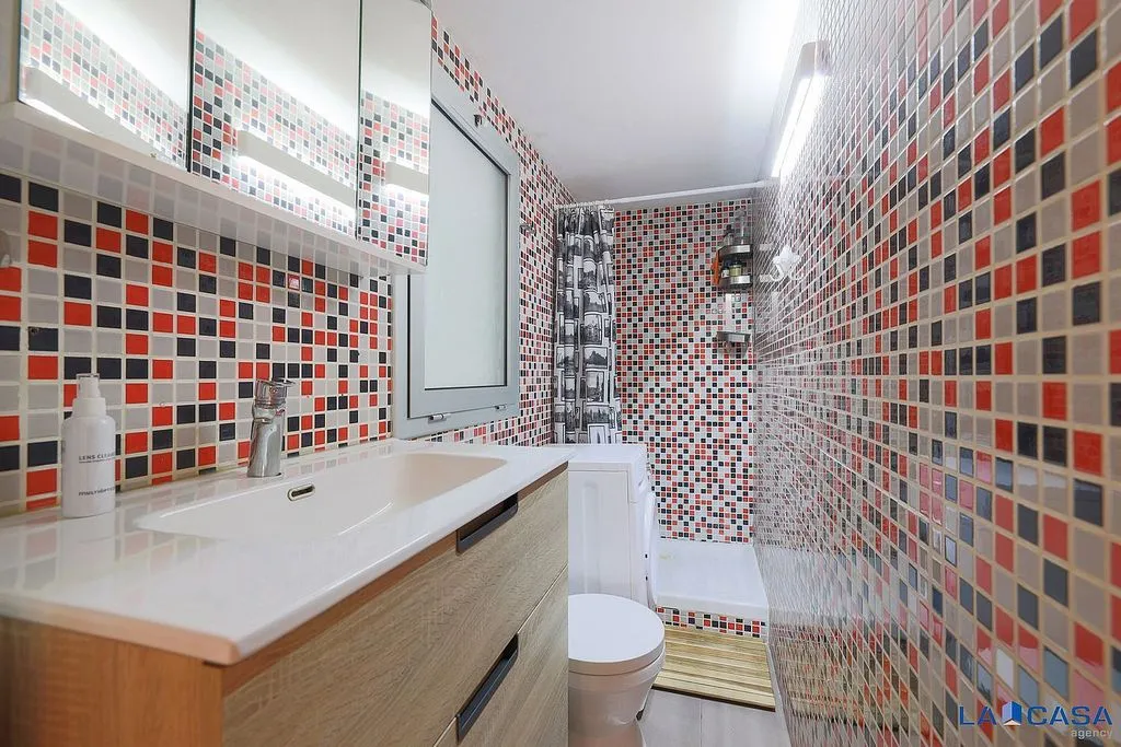 Vannitoad - Reformed Flat with Balcony in El Raval