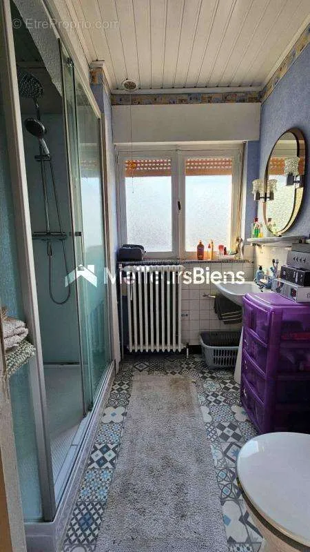 Salles de bain - Maison Individuelle avec Jardin à Louvignies