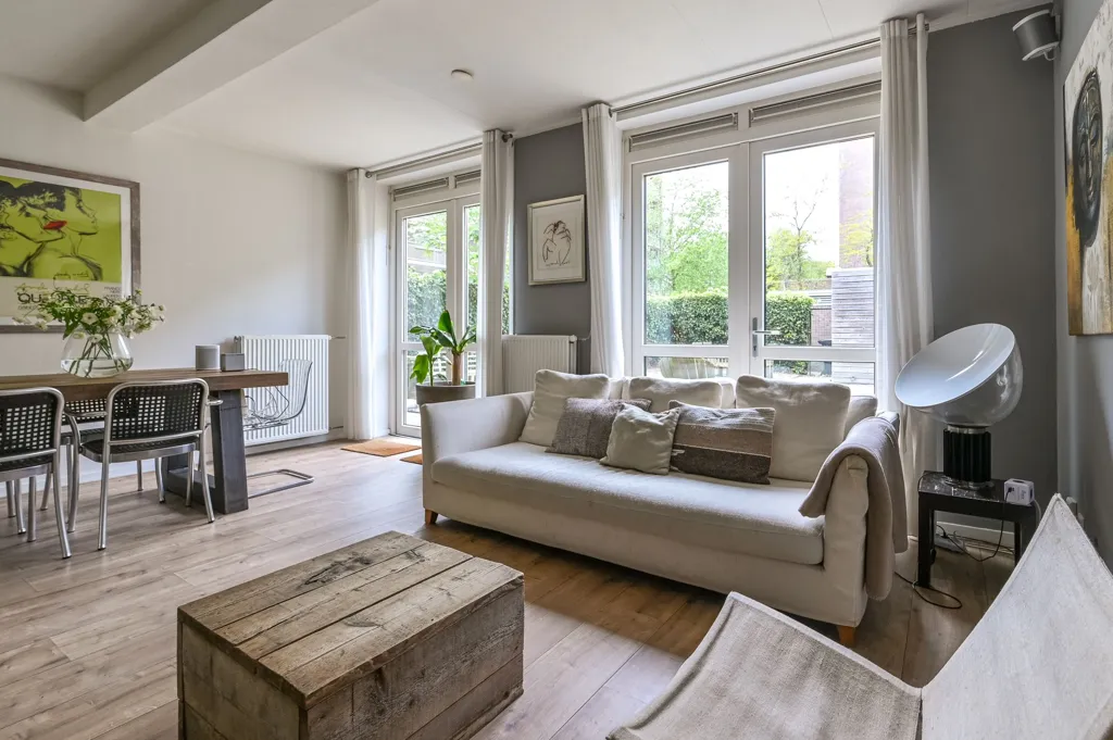 Séjour - Extended Corner House with Garden in Heemstede