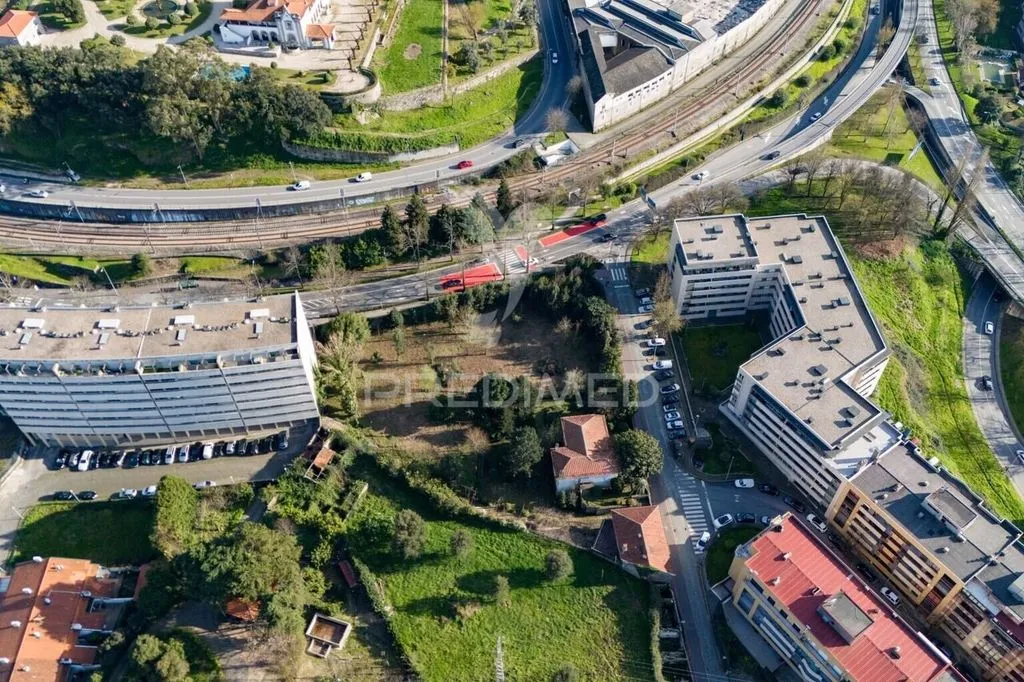 Õhuvaade - Development Land with Shops in Guimarães