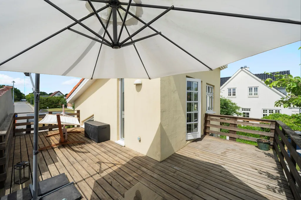 Terrass - Mestervilla with Historical Charm in Næsby