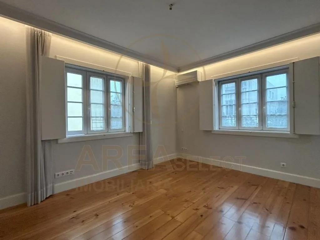 Toad - Luxury T5 House with Garden in Guimarães