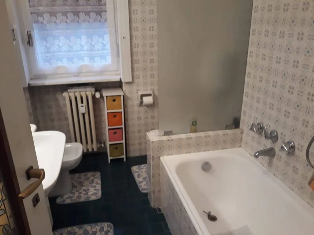 Bathrooms - Luxury Apartment with Balcony in Milan