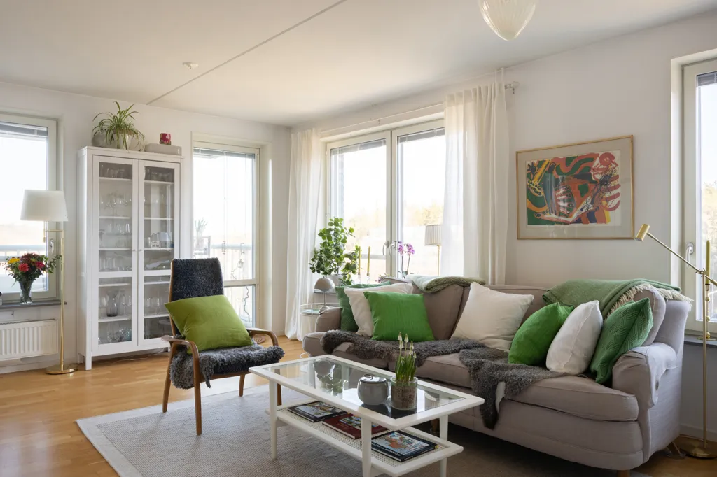 Séjour - 55+ Apartment with Two Balconies in Nockeby Backe