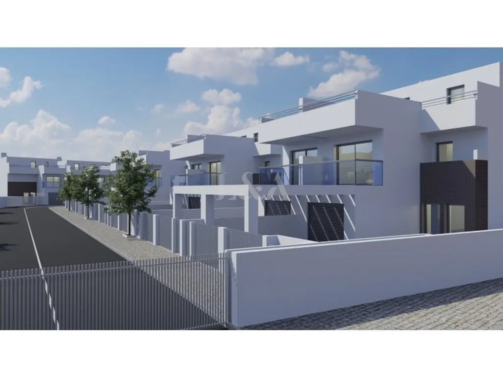 Semi-Detached Villa with Pool in Vila Real de Santo António