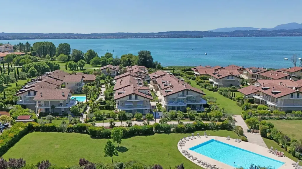 Õhuvaade - Lakefront Penthouse in Sirmione