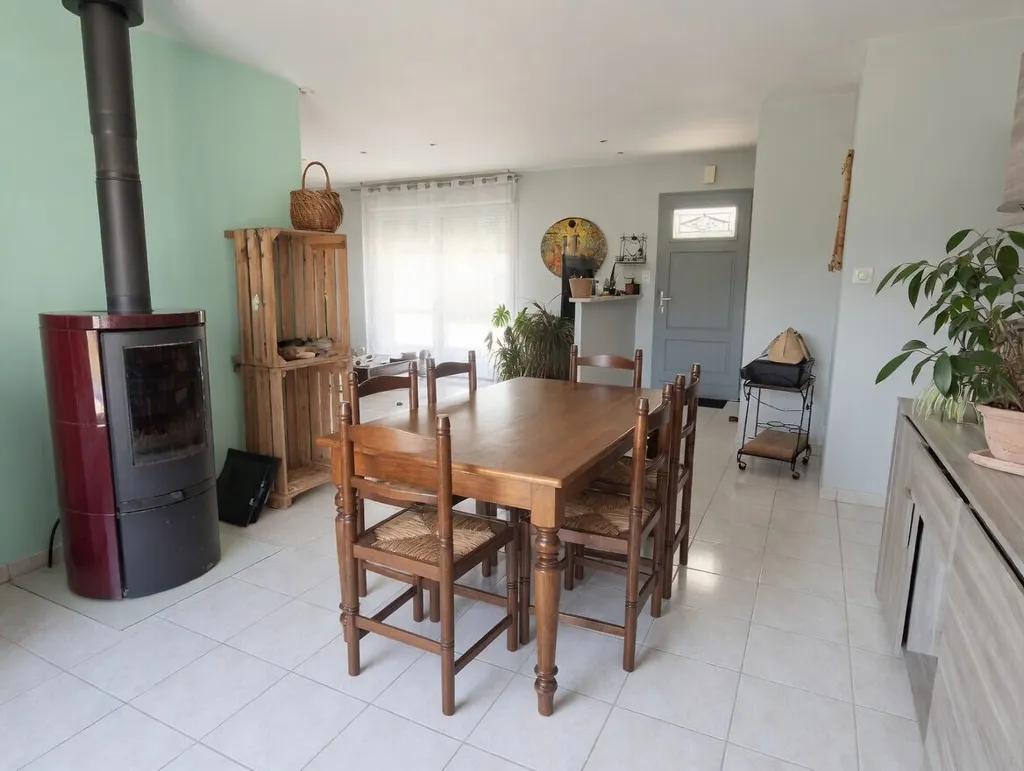 Söögituba - Spacious Bungalow with Garden in Oyré