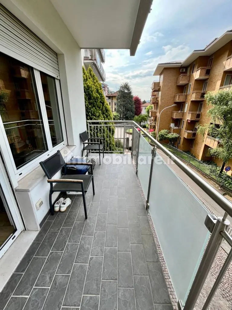 Balcon - Spacious Apartment with Balconies in Como