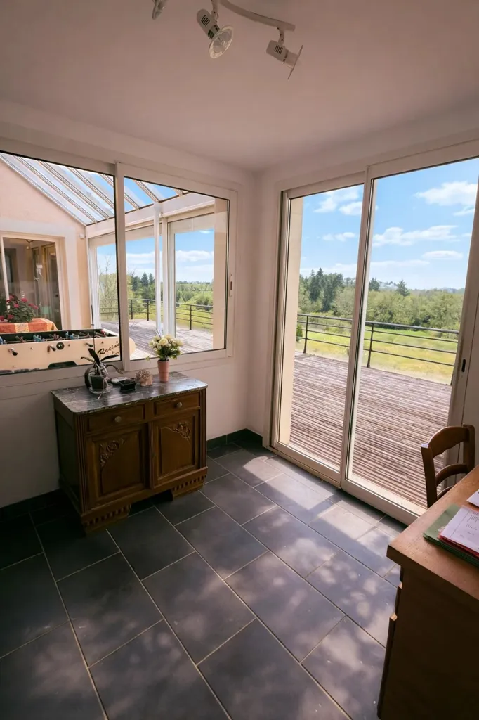 Terrasse - Villa avec Vue Panoramique et Grand Balcon en Creuse