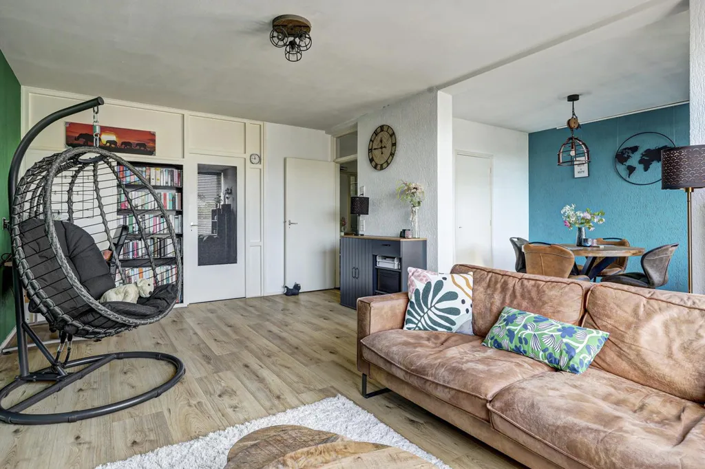 Séjour - Light and Spacious Apartment with Two Balconies in Rotterdam