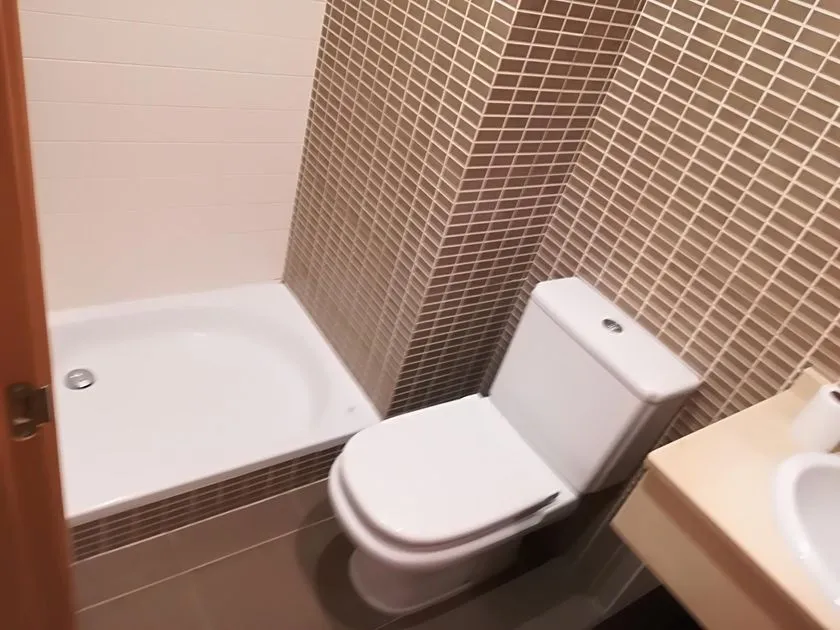 Bathrooms - Semi-New Flat with Terrace in El Rabal, Zaragoza
