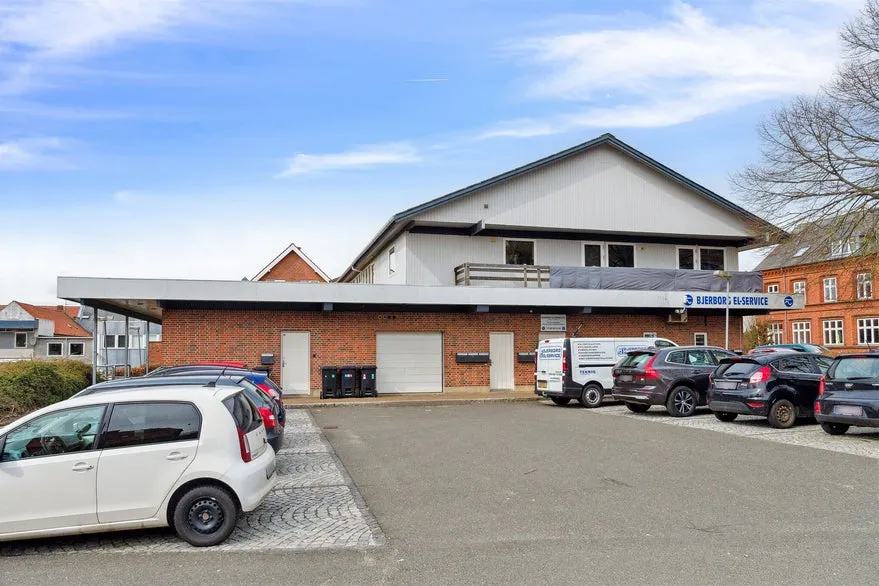 Välivaade - Retail Unit with Prominent Display on Voldbyvej, Hammel