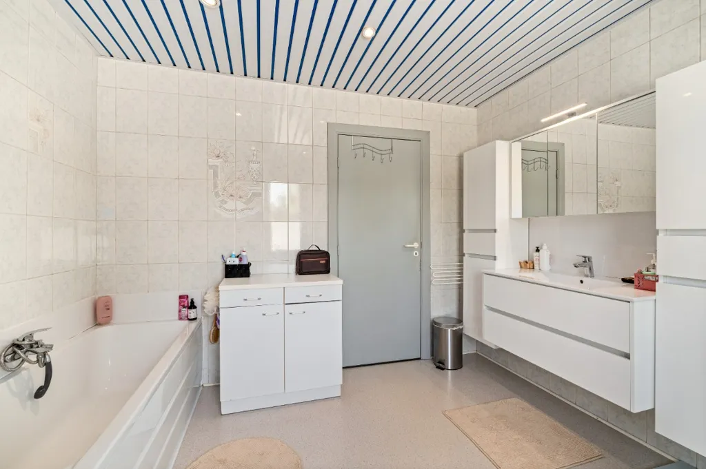 Bagni - Spacious Home with Garden in Denderwindeke