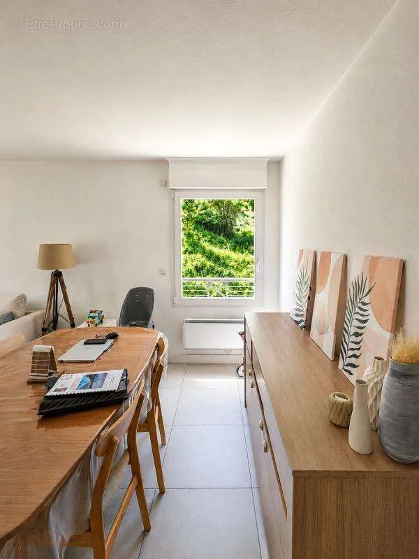 Salle à manger - Appartement avec Terrasse et Vue Château à Cagnes-Sur-Mer