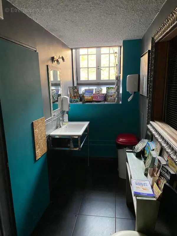 Salles de bain - Fonds de Commerce à Pornic avec Terrasse