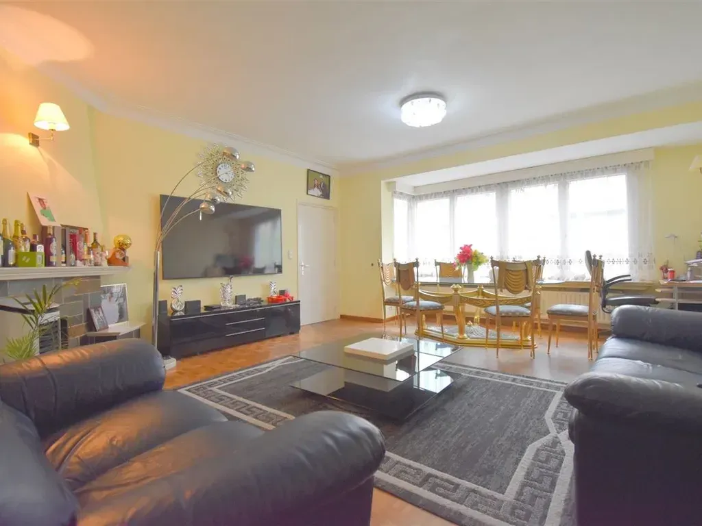 Séjour - Appartement à Rafraîchir avec Terrasse à Koekelberg