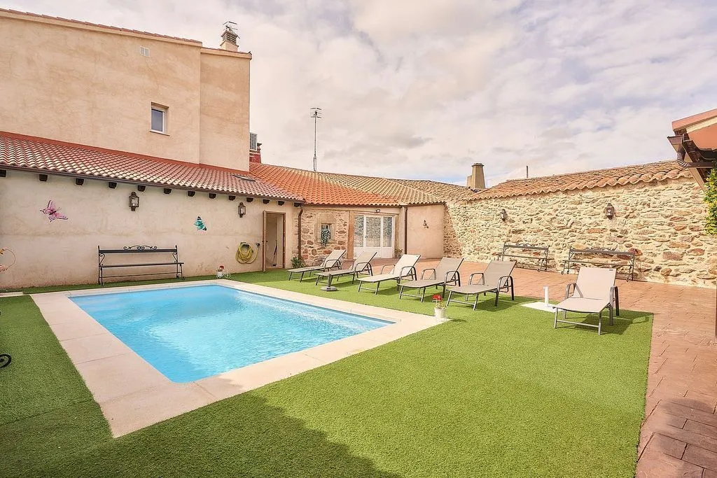 Piscine - Rustic Chalet with Pool in Santiz