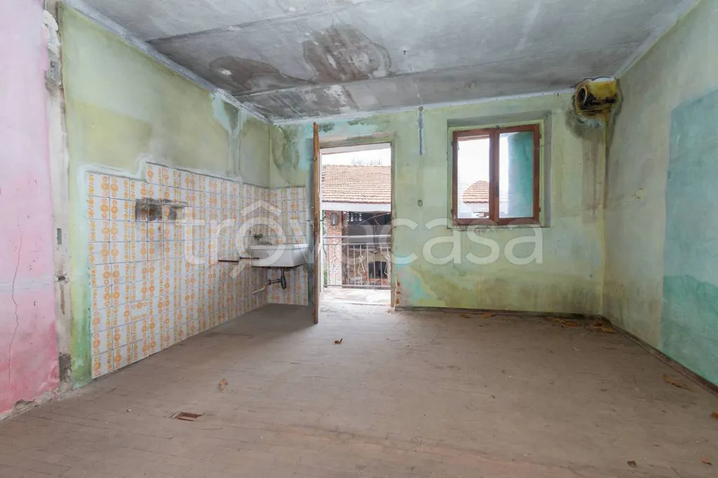 Pièces - Rustic House with Private Garden in Cervasca