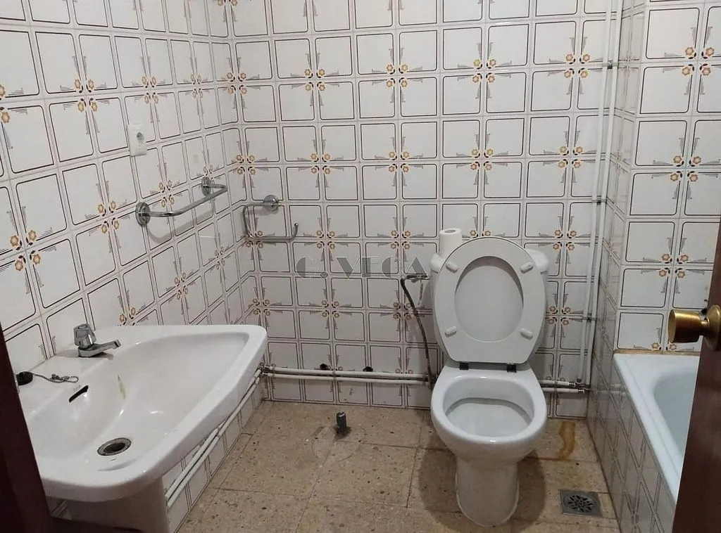 Bathrooms - Apartment with Garage in O Berbés, Peniche