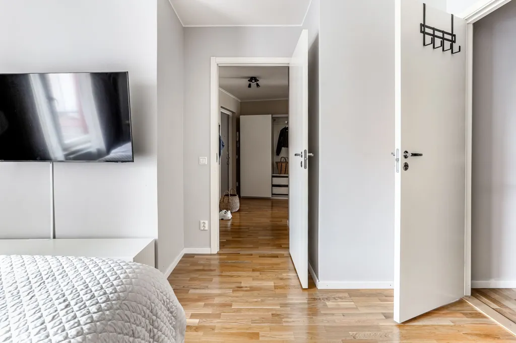 Bedrooms - Apartment with Large Windows in Mariehöjd