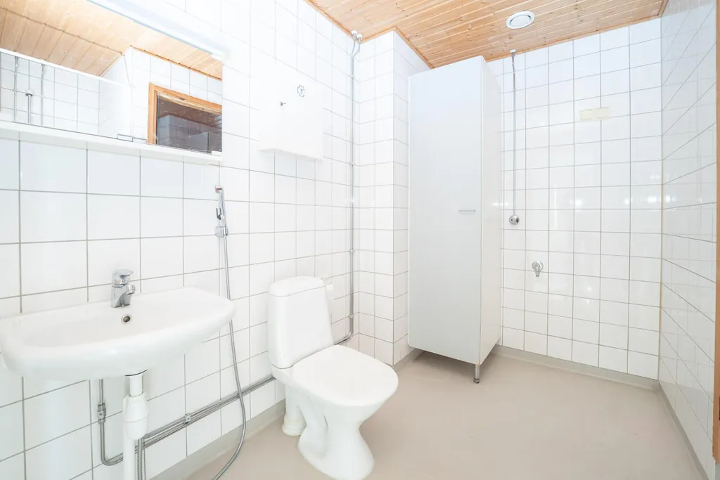 Salles de bain - Bright Studio with Balcony in Rajakylä, Oulu