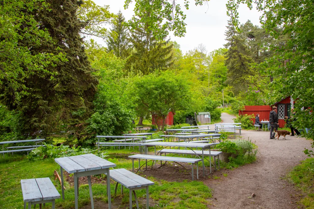 Jardin - Charming 3-Bedroom with Balcony in Solna