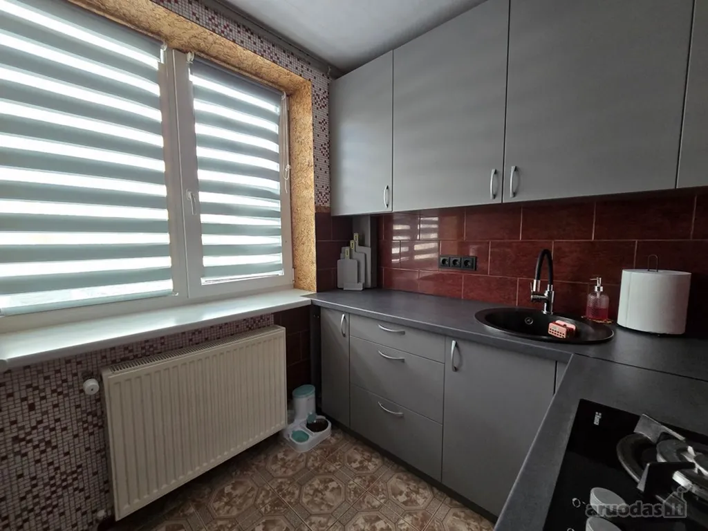 Cuisine - Modernised 3-Bedroom Flat with Balcony in Dainavos