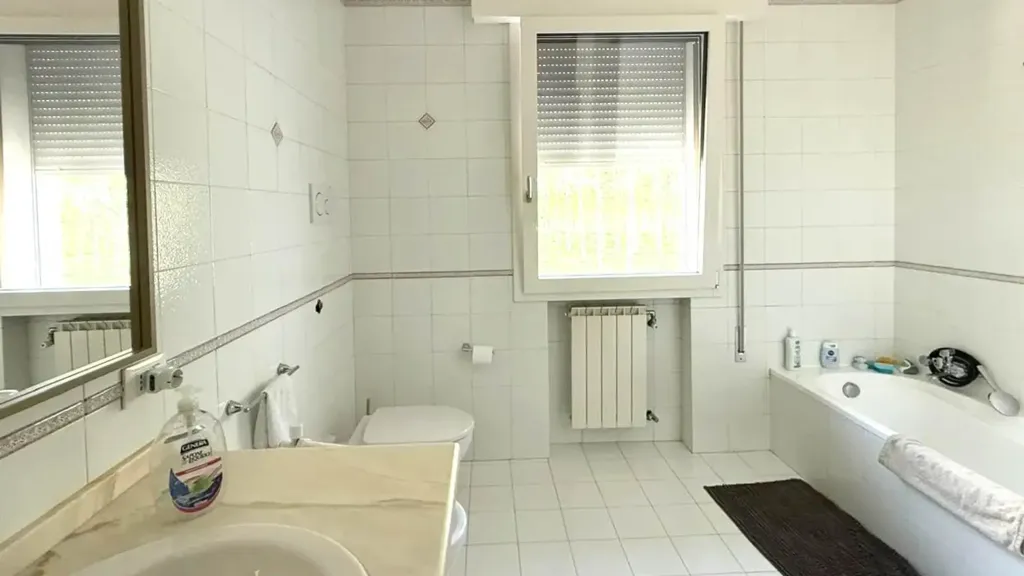 Salles de bain - Rustic Bifamiliar Villa with Garden in Treviso