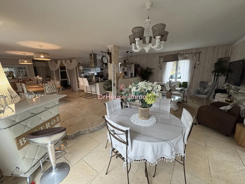 Salle à manger - Maison avec Jardin et Terrasse à Beaumont Saint Cyr