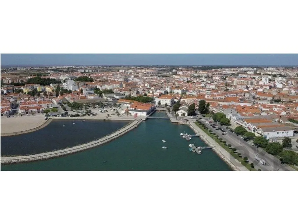 Vue aérienne - Approved Development Land with Pool in Montijo
