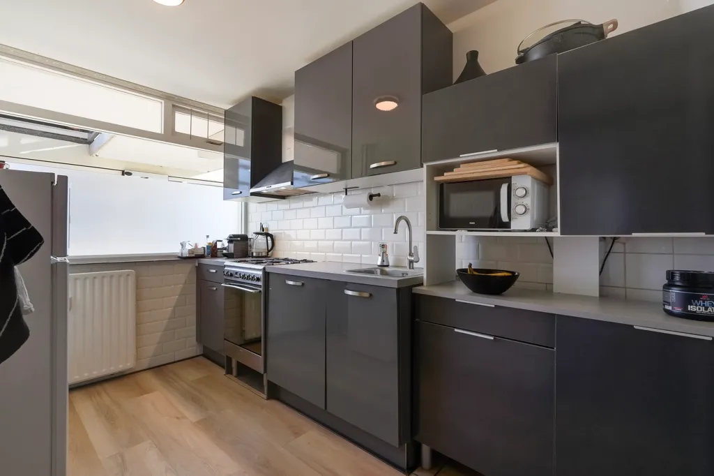 Cuisine - 5-Bedroom Gallery Flat with Balcony in Leidschendam