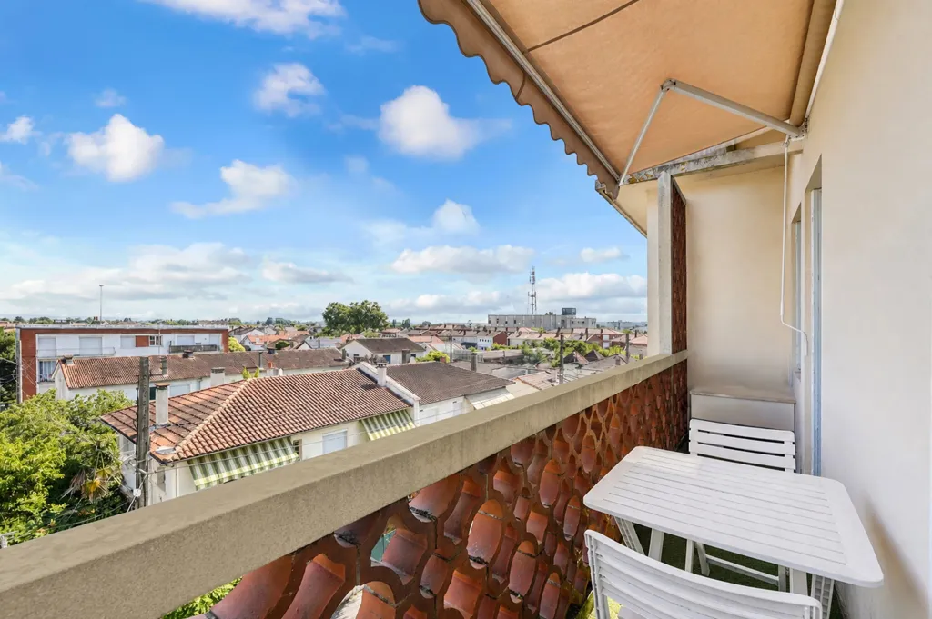 Balcon - Appartement T3 Rénové avec Terrasse à Dernier Étage