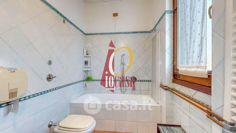 Bagni - Three-Level Villa with Garden in Torrevecchia Pia