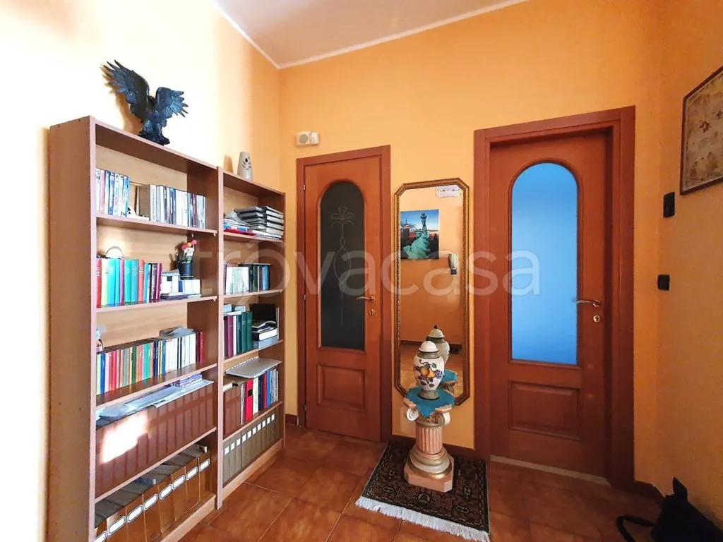 Studio - Apartment with Double Exposure in Turin