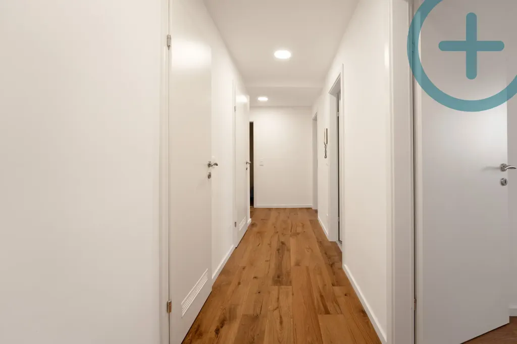 Entrée - Modernised 4-Bedroom Flat in Central Location
