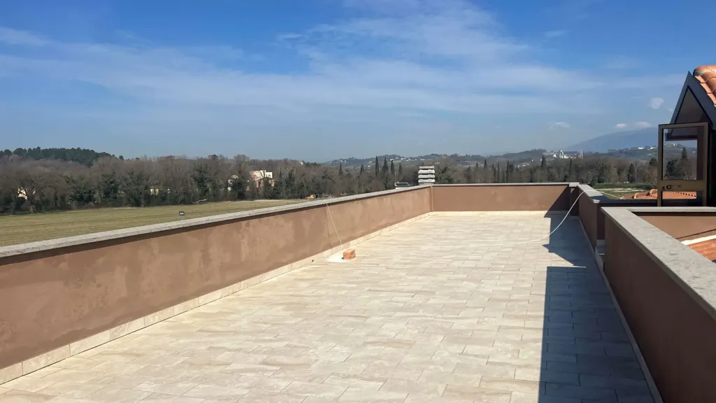 Terrass - Mixed-Use Villa with Terraces in Spoleto