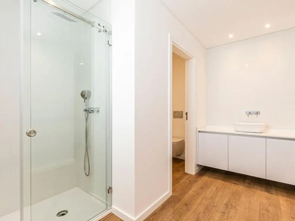 Bathrooms - Luxury Duplex with Pool in Estoril