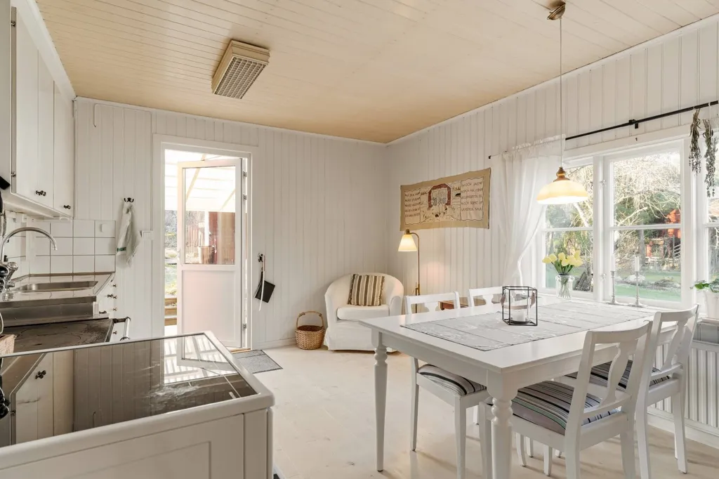Sala da pranzo - Charming Cottage with Garden near Nyköping