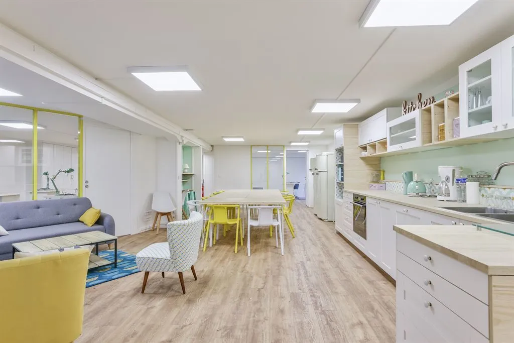 Cucina - Office Space with Parking in 5th Arrondissement