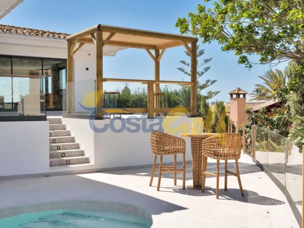 Piscine - Luxury Villa with Pool in Elviria, Marbella