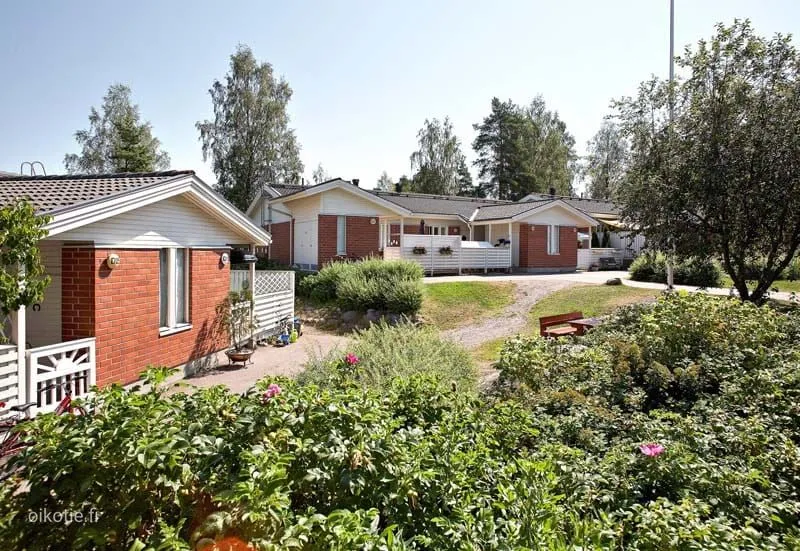 Garden - Living Right Apartment with Balcony in Hamar