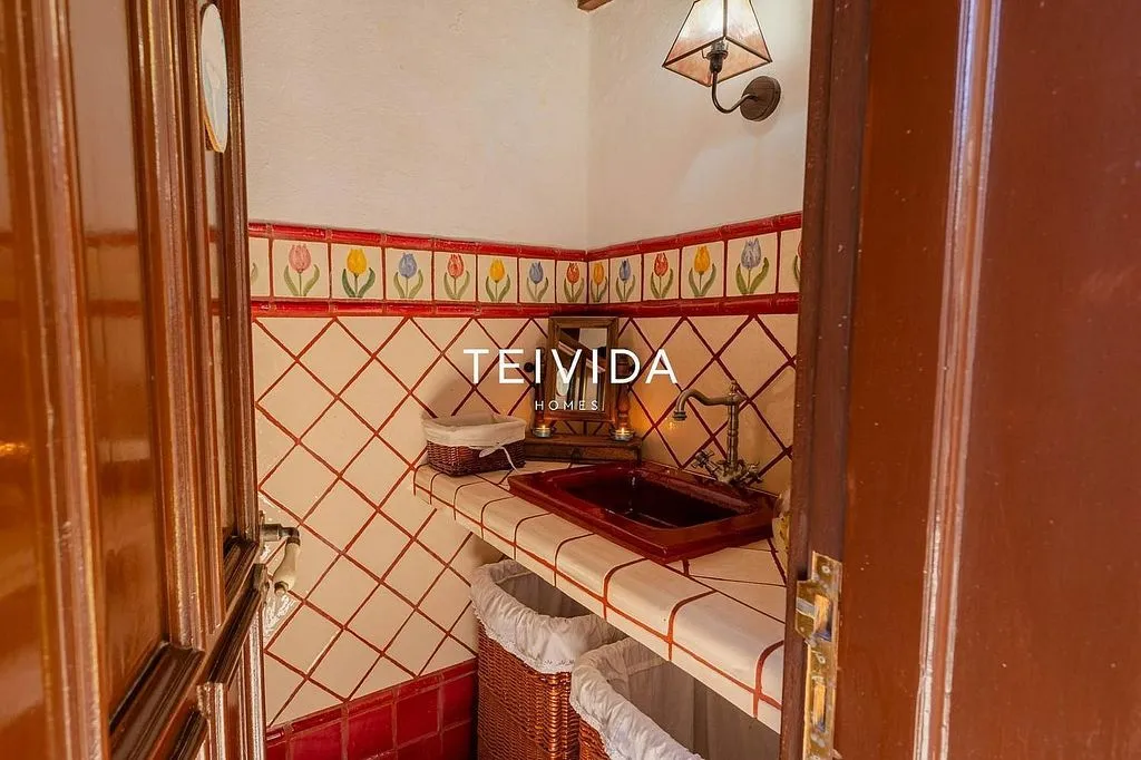 Bathrooms - Villa with Pool and Bodega in El Rosario