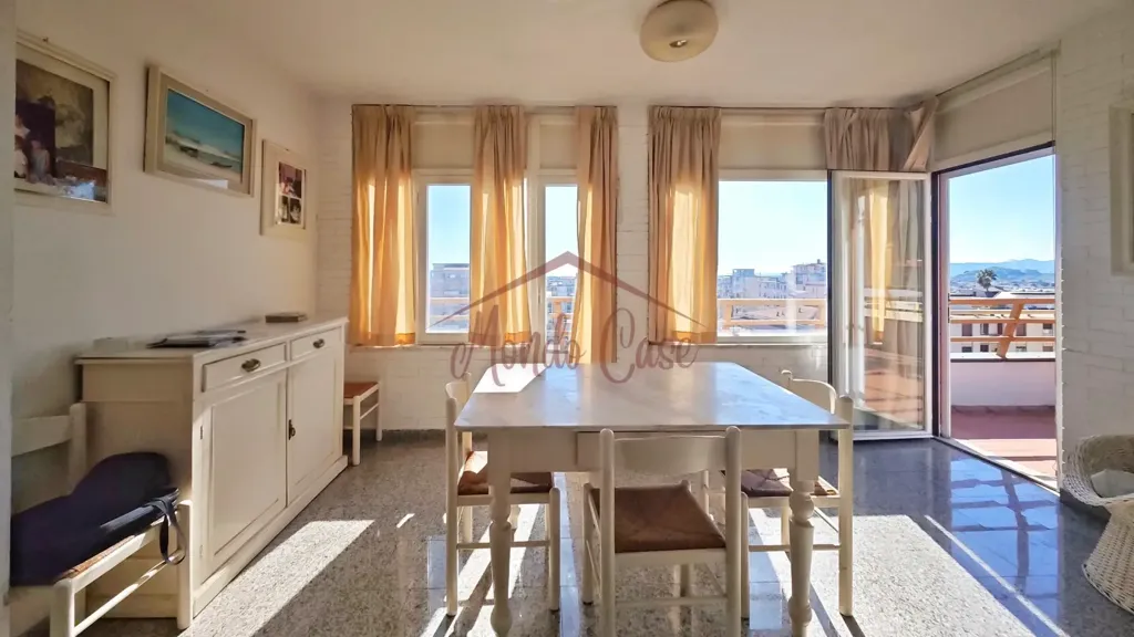 Salle à manger - Penthouse with Panoramic View in Massa Centre
