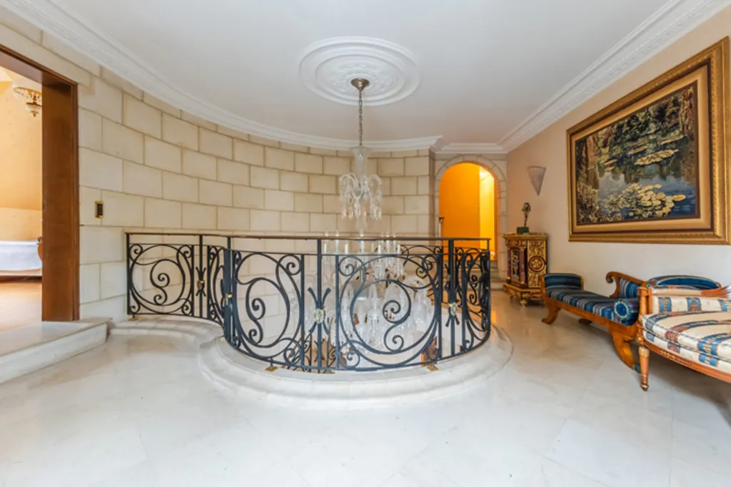 hallway_entrance